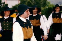09_